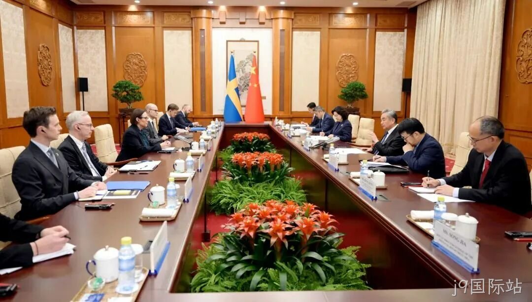 王毅会见瑞典外交大臣斯蒂纳加德